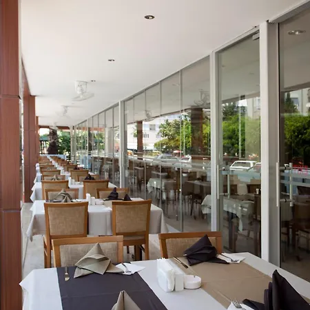Riviera & Szálloda 4*