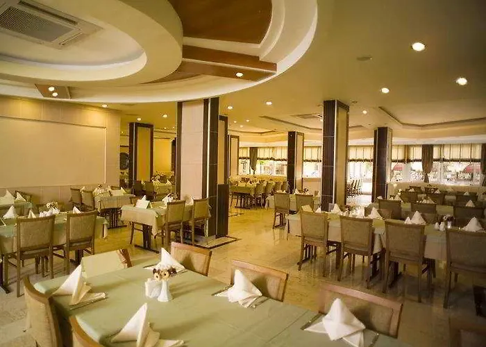 Riviera & 4* אלאניה