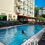 Готель Riviera & 4*