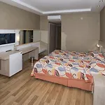Готель Riviera & 4*